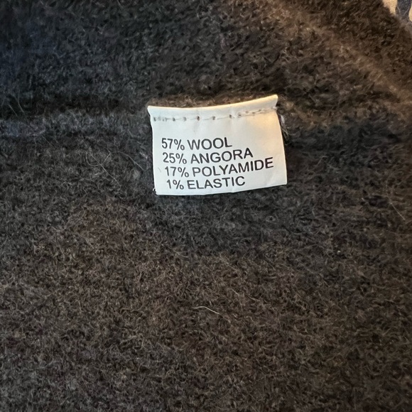 Beautiful Wool/Angora Laurie B. sweater - Picture 2 of 3